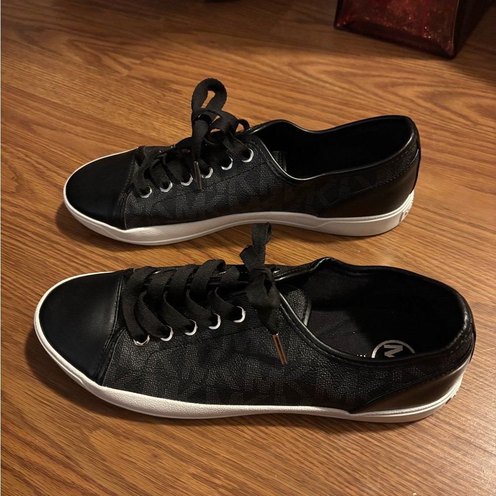 Michael Kors MK City Sneakers For Women In Black Size 8.5